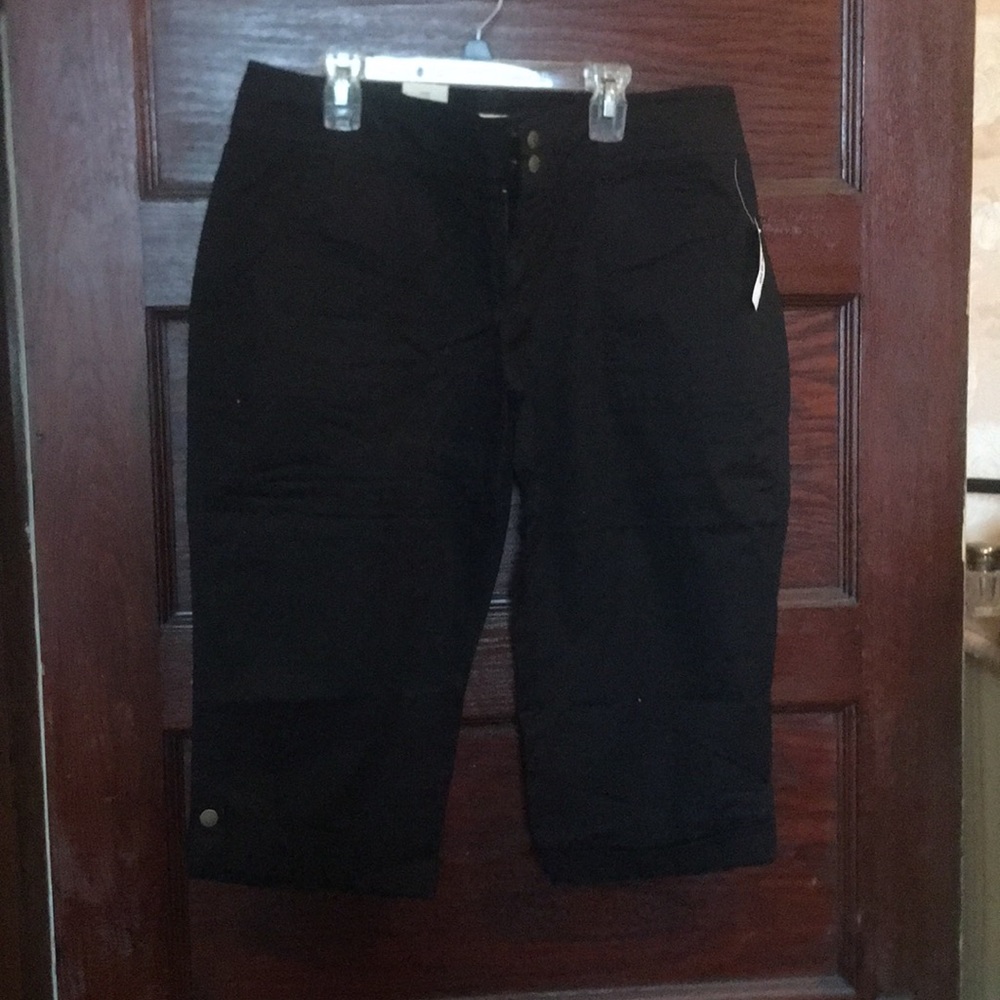 Black capris
